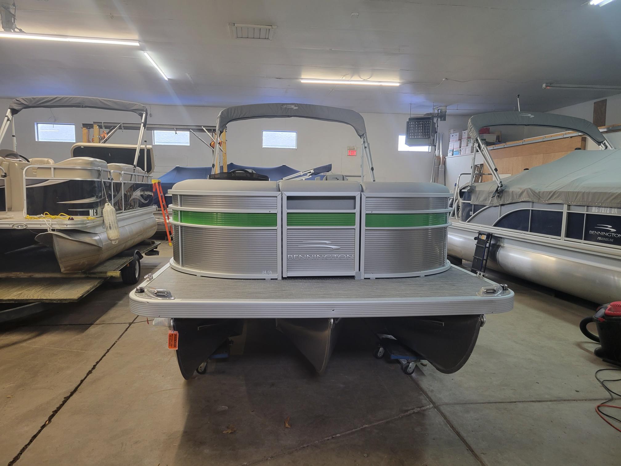 2022 Bennington 24 SXSR Triple Pontoon Boat